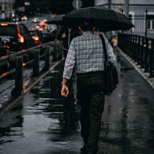 Imagen de Paraguas automatico negro 16 varillas