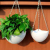 Imagen de Maceta plástica para colgar con cadena