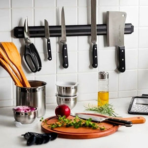 Imagen de Barra imantada porta cuchillos 33 cm para amurar en caja