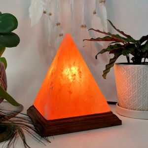 Imagen de Lampara de sal  Diseño Pirámide Cable USB