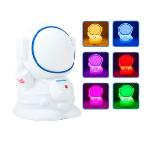 Imagen de Lámpara Veladora Astronauta Silicona Luz Led Multicolor USB
