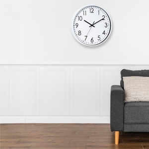 Imagen de Reloj de pared redondo blanco y negro clasico- 29,5cm.