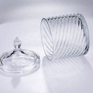 Imagen de Bombonera de vidrio con tapa en caja- 9,5x15cm.