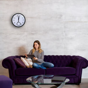 Imagen de Reloj de pared redondo negro y blanco 2 numeros grandes- 29,