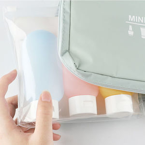 Imagen de Set de botellas de viaje color en estuche transparente x 3 piezas