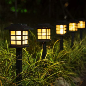 Imagen de Lampara tipo farol solar para jardin-estaca